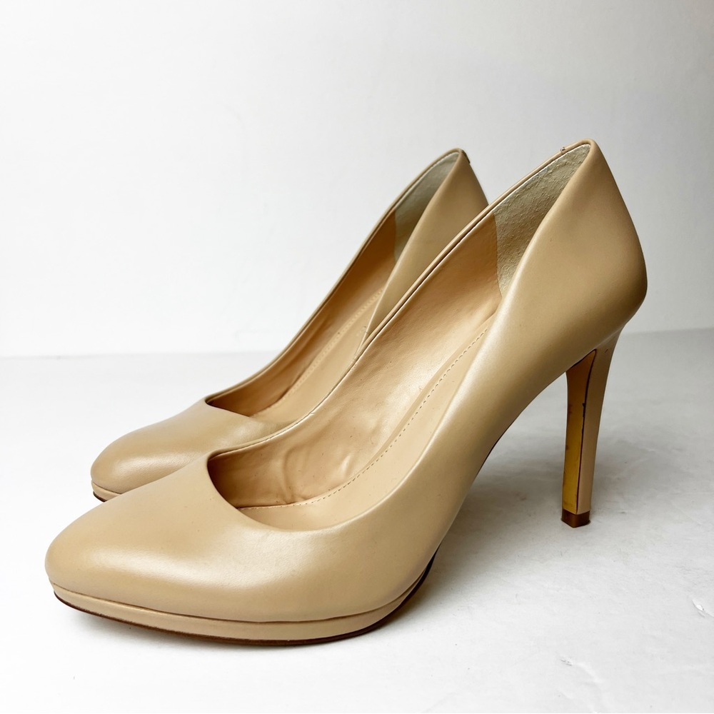 SZ 8.5 Banana Republic Tan Leather Round Toe Heels